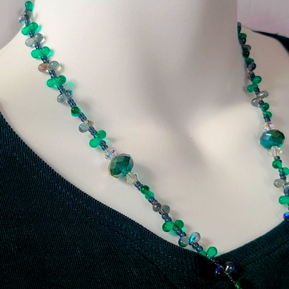 Tree of Life Pendant Green Glass Beaded Necklace - Picture 8 of 14
